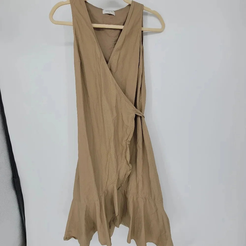 Aritzia Babaton True wrap Dress cotton sleeveless ruffle khaki tan Size XSmall